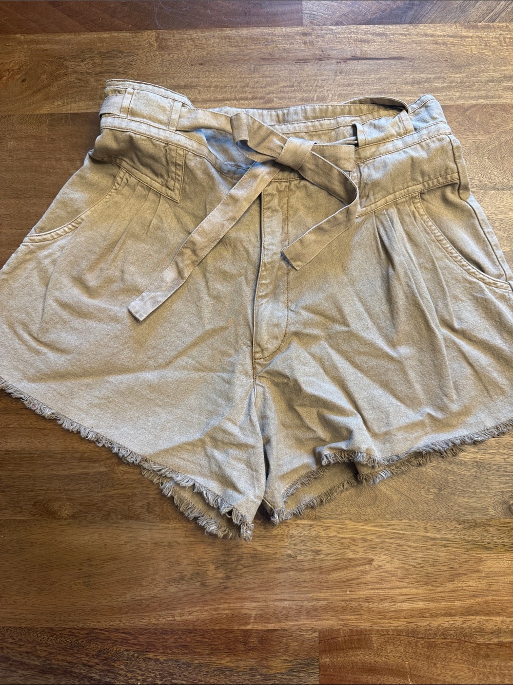 Casual Tie-Waist Women’s Shorts in Light Beige